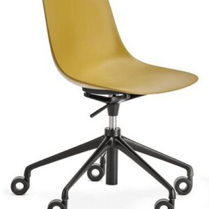 Gele Mono stoel op zwarte wieltjes van het merk FP Collection