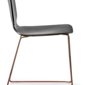Babila 2720 houten stoel met sledeframe FSC 100% gecertificeerd van Pedrali