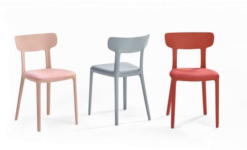 Canova - kunststof design stoel met ronde vormen en een gestoffeerde zitting - PMS Projectinrichting