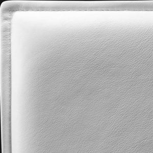 Ingezoomde bureaustoel met witte stof uit de Inferno collectie van Magnus Olesen