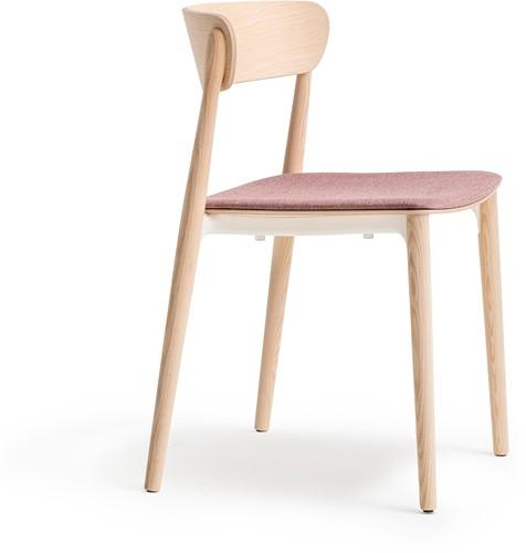 Nemea houten stoel met roze zitting van het merk Pedrali