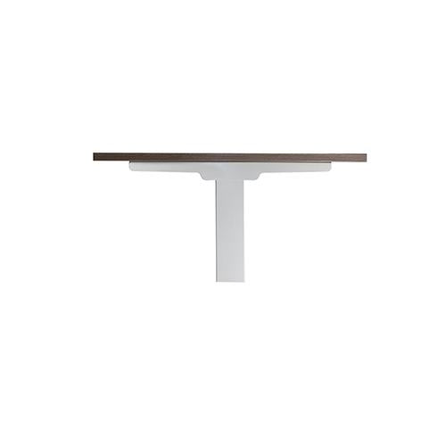 Zijaanzicht bureautafel recht B-poot met bruin tafelblad en grijs onderstel van Huislijn Kantoormeubelen