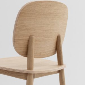 Met zijn originele en stevige structuur is deze eiken PADDLE Chair ideaal voor huizen, cafés, restaurants en hotels.