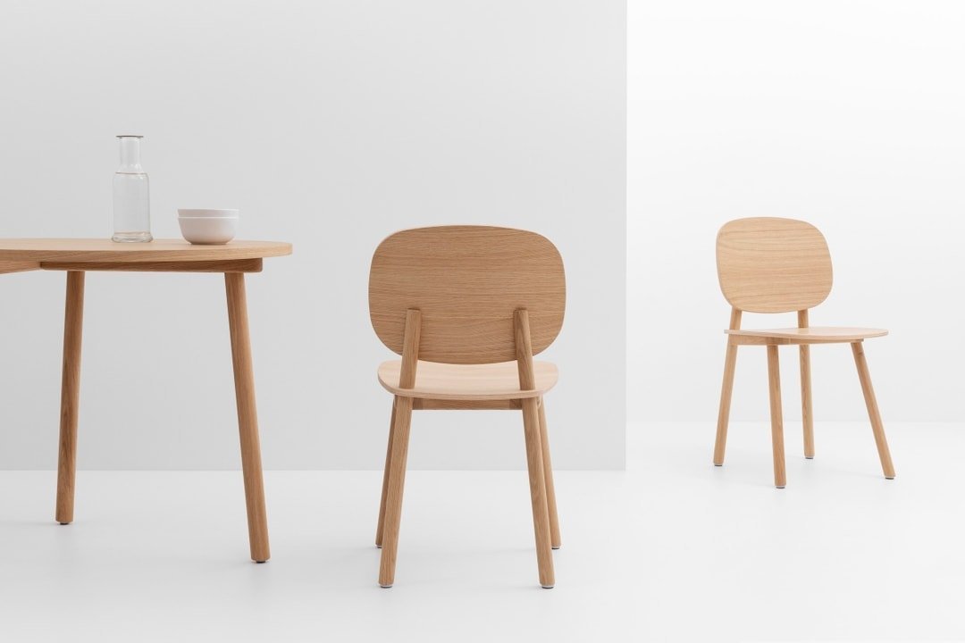 Met zijn originele en stevige structuur is de PADDLE Chair perfect voor gezellige huizen, cafés, restaurants en hotels.
