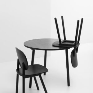 De zwarte medium PADDLE Round Table van cruso is geschikt voor verschillende behoeften en ruimtes.